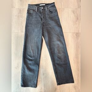 Levi’s Ribcage Straight Button Fly Size 25 Charcoal 26.5” Inseam